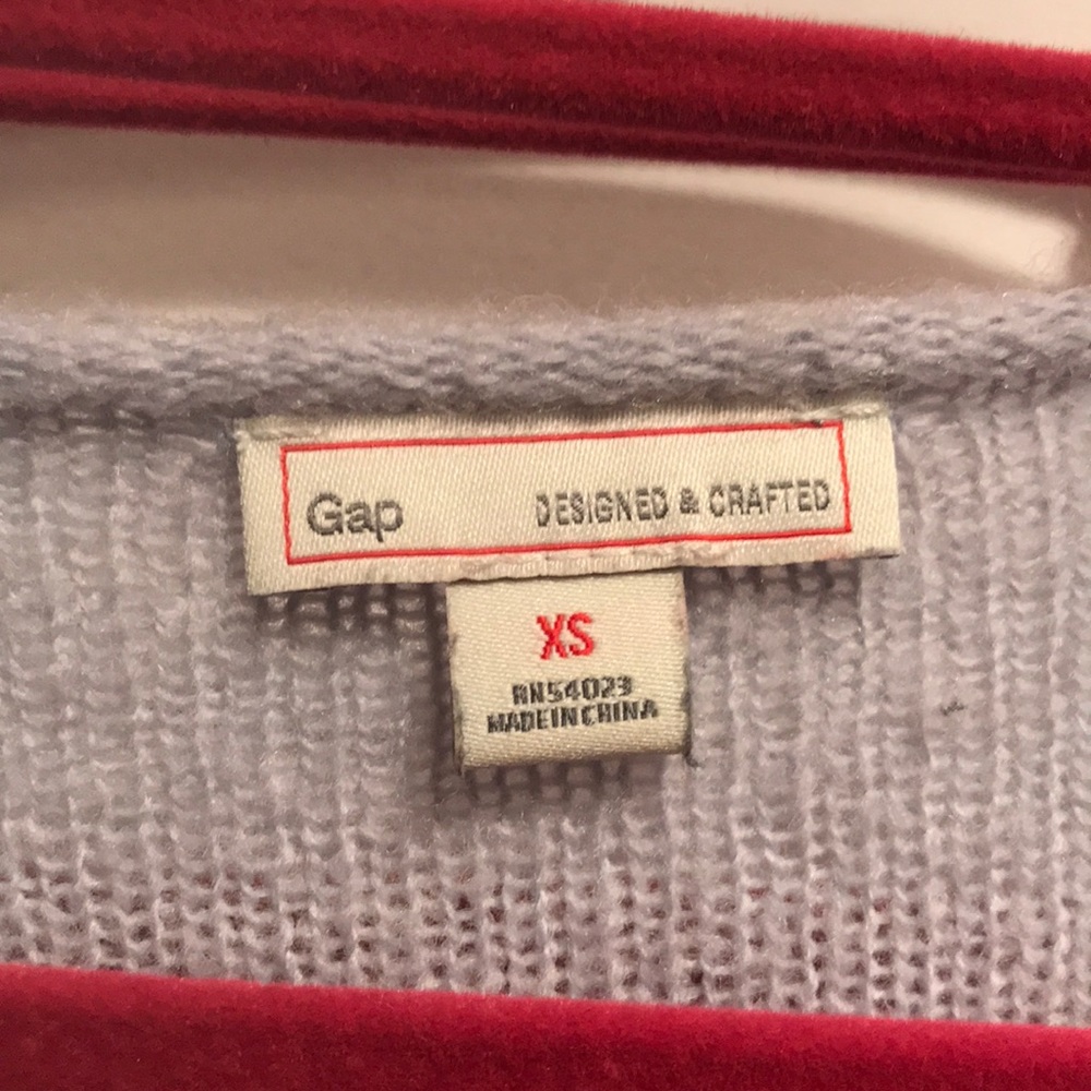 Gap sweater